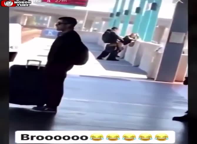 Video :This pair is eager to get home